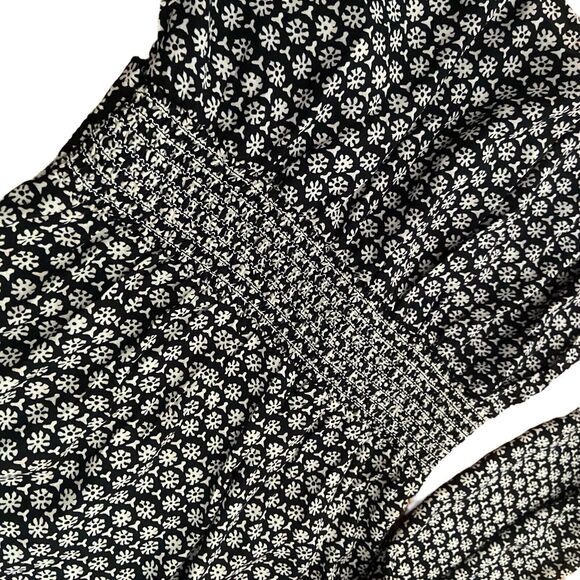 MAX STUDIO Floral Blouse Women's Size M Black & White Long Sleeve Elastic Waist - Picture 7 of 11